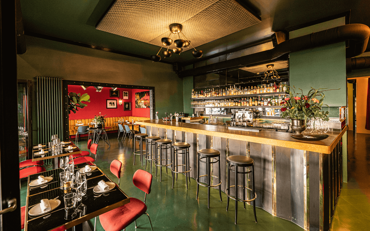 Regent seating, To The Bone restaurant