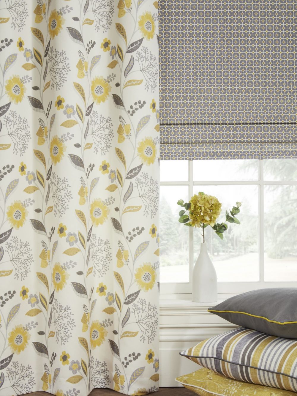 Edmund Bell Derwent fabric in a room setting